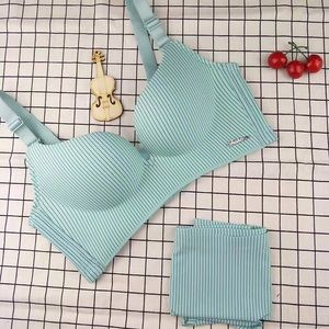 Stripped Push-up Seamless Bra
